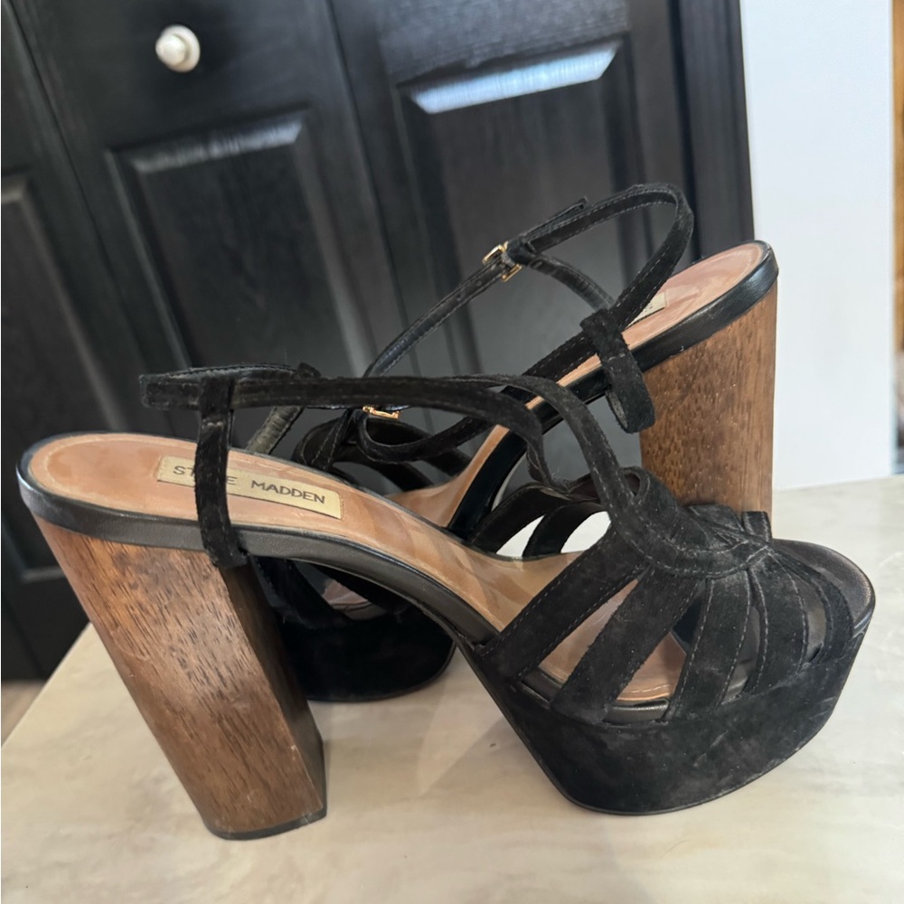 Black platform Steve Madden Size 9